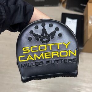 Scotty Cameron Black and Yellow Milled Putters Cover